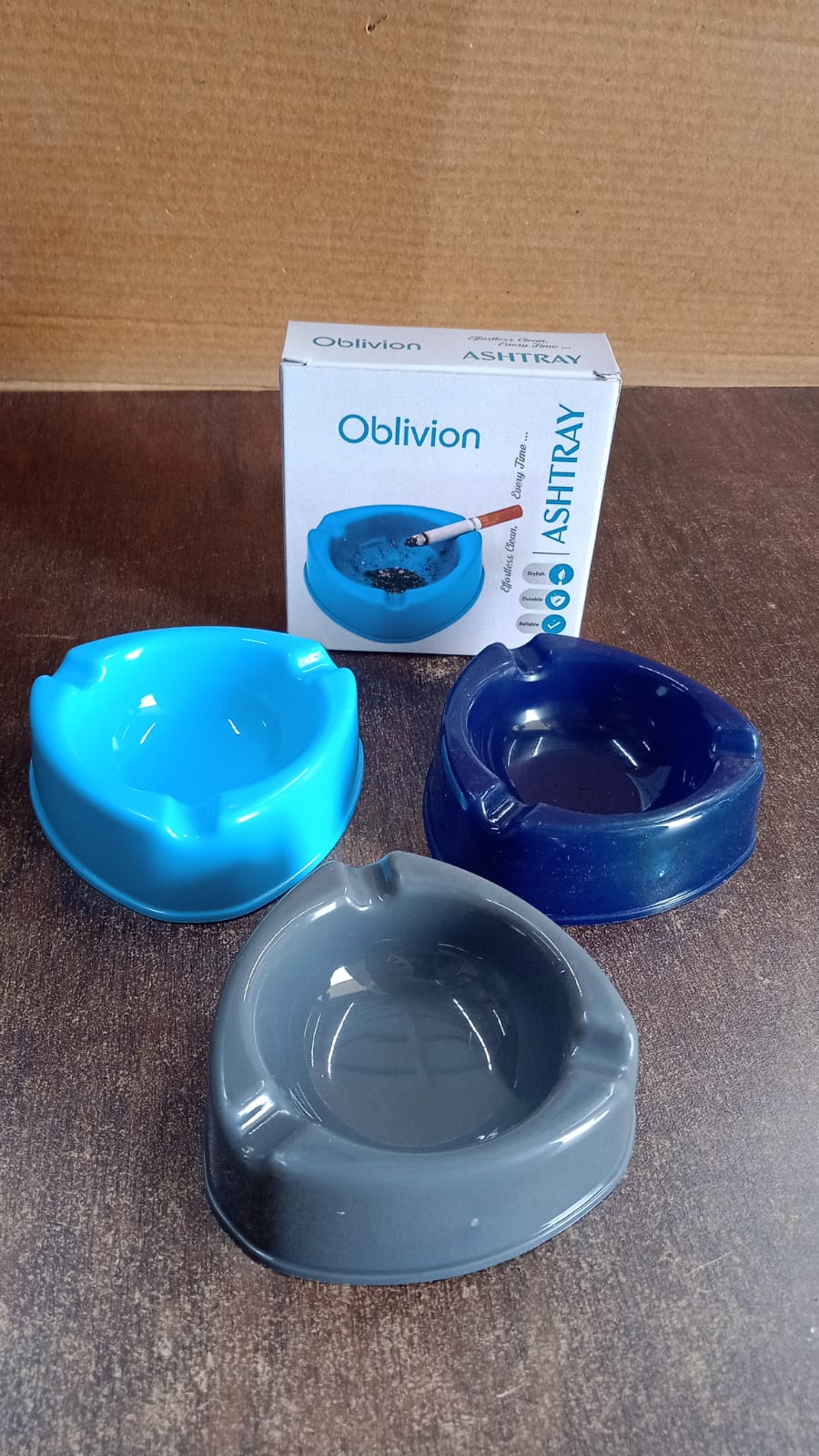 Oblivion Heavy Duty Plastic Ashtray (mix color & 1 Pc)