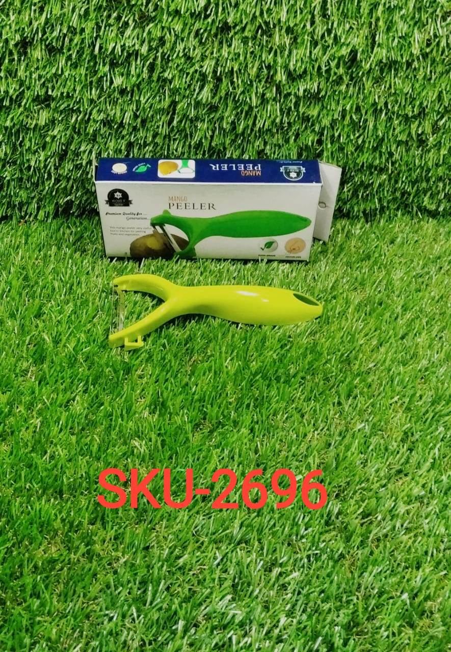 Functional peeler for everyday use, ideal for fruits and vegetables.